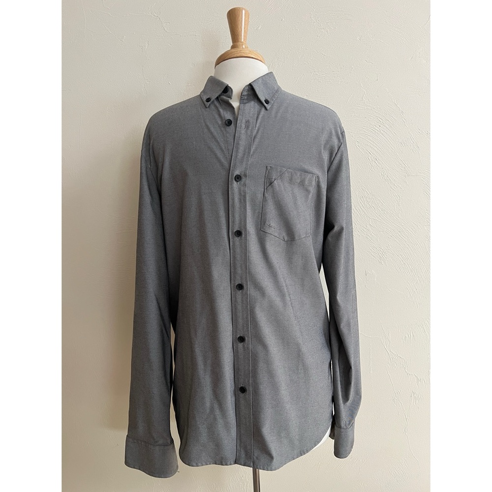 EUC. Men’s Oakley shirt.